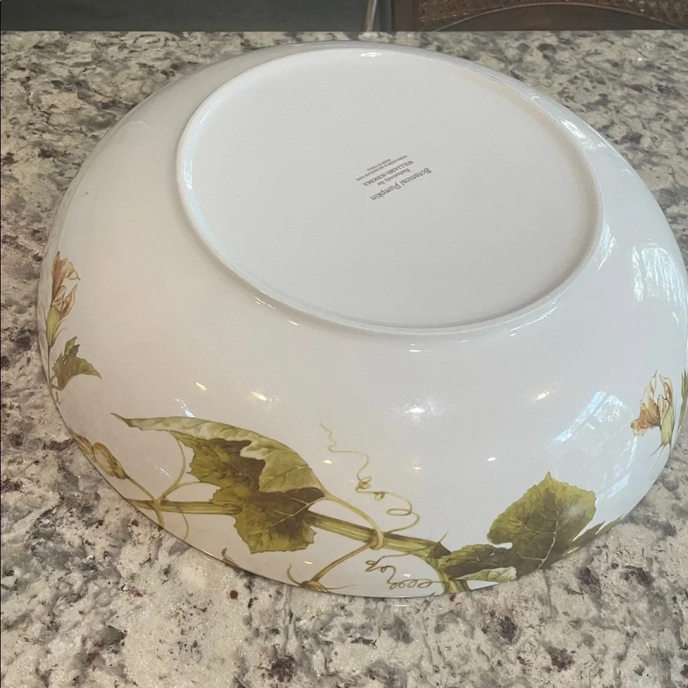 Williams Sonoma elegant bowl